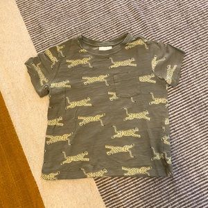 Hanna Anderson boys tee, Size 4/ 100 cm, brownish green with yellow cheetahs.